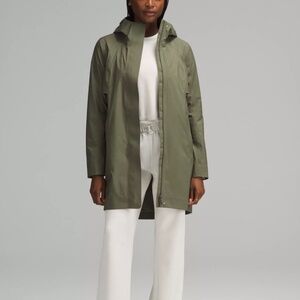 Lululemon Rain Rebel 4 - nwot